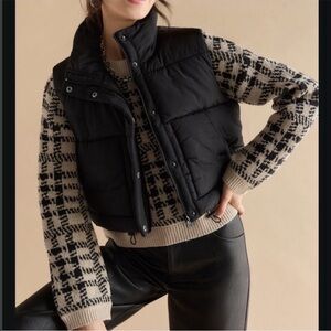 Nylon
Black Puffer
Vest